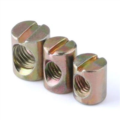 Kladivo v ořechách na dřevo